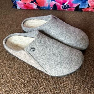 Birkenstock Zermatt Shearling Clogs in Light Gray Size 8 Narrow Fit